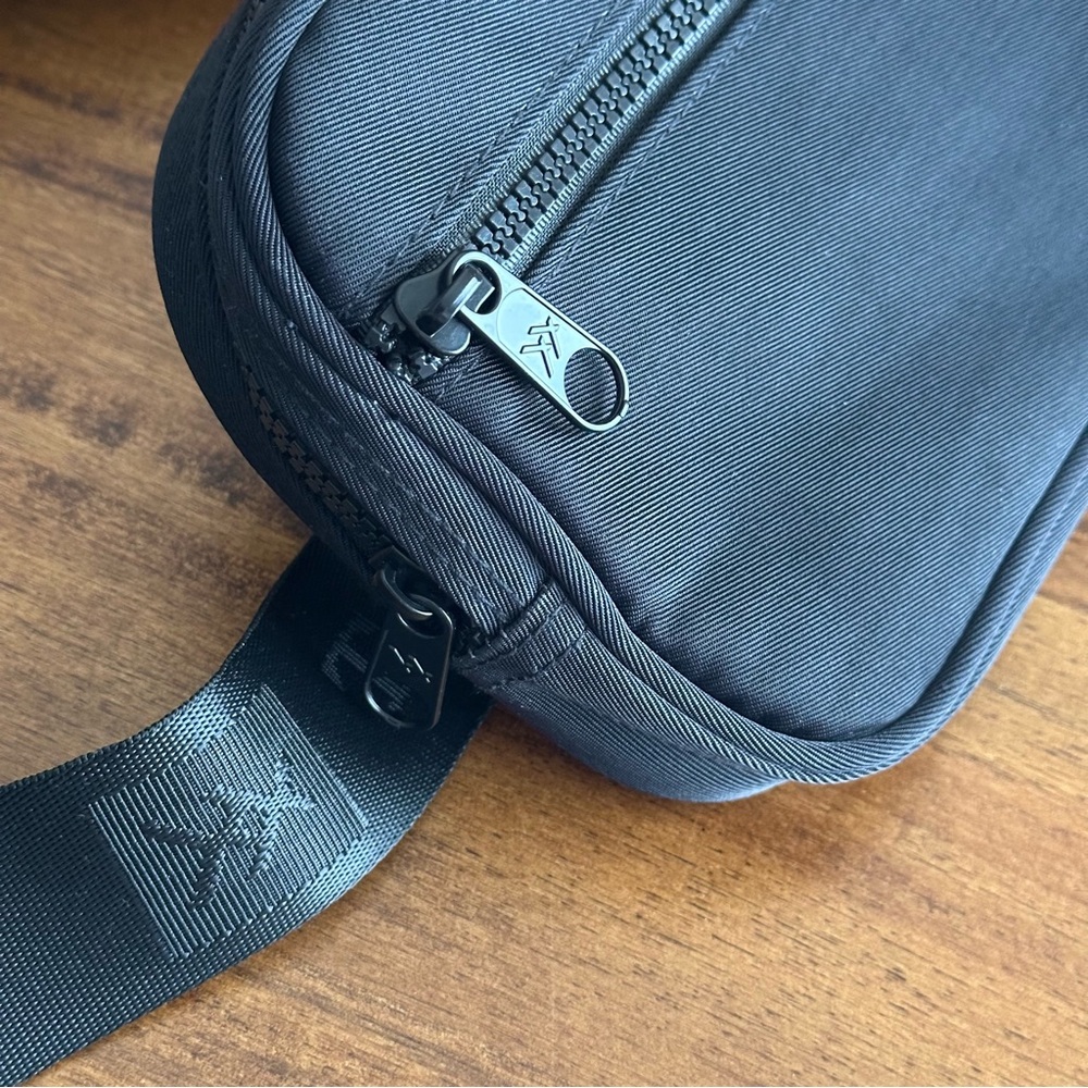 Thread® | Black Belt Bag - Picture 5 of 7